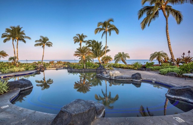 Hali'i Kai 11A stunning golf and ocean views close to ocean-front pool