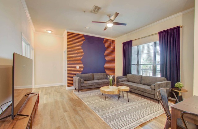 Halstead Luxury Living, 3BD, Convenient, Amenities