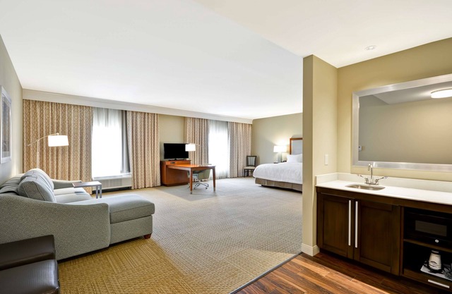 Hampton Inn & Suites Charleston Airport