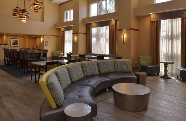 Hampton Inn & Suites Bakersfield North-Airport