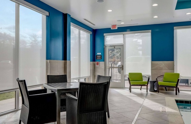 Hampton Inn & Suites Cincinnati Midtown Rookwood
