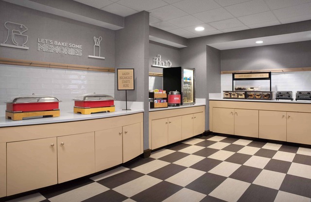 Hampton Inn & Suites-Knoxville/North I-75