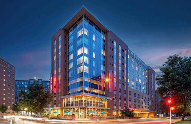 Hampton Inn & Suites Madison/Downtown