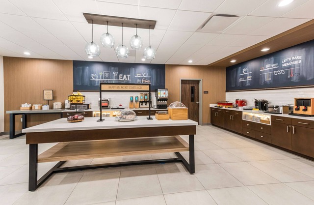 Hampton Inn & Suites Benton Harbor