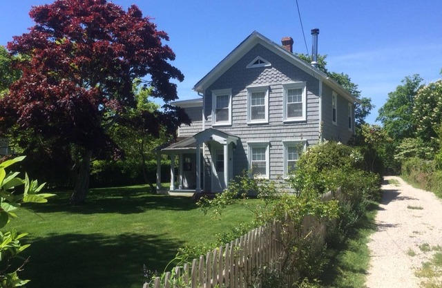 Hamptons 19th C farmhouse a block from ocean beaches and a short walk to village