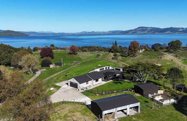 Hamurana Lakeview Farmhouse Luxury Retreat 10 acre farm, Hamurana Luxury Lakeview Farmhouse w/anima.