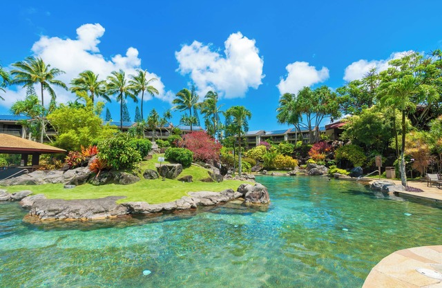 Hanalei Hideaway-Oceanfront, Mtn & Waterfall Views, Top Floor, No Stairs