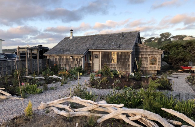 Handbuilt Beach Cottage on the South Jetty Estuary