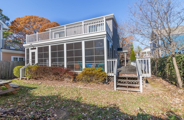 Handicap Accessible! Downtown Rehoboth Beach Sleeps 8 w/Parking Porch