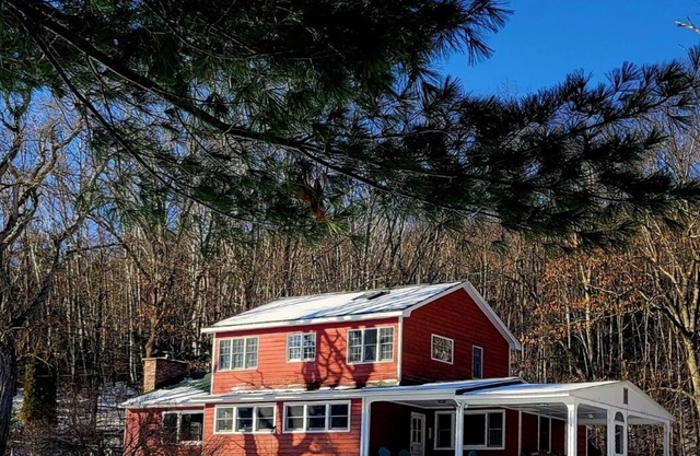 Hannah's Birch Farm 10 Min. to Gore Ski Mt. Cozy, Spacious, Farmhouse with Views