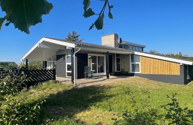 "Hansen" - 600m from the sea by Interhome
