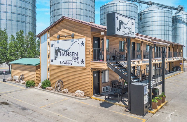 Hansen Inn and Cabins