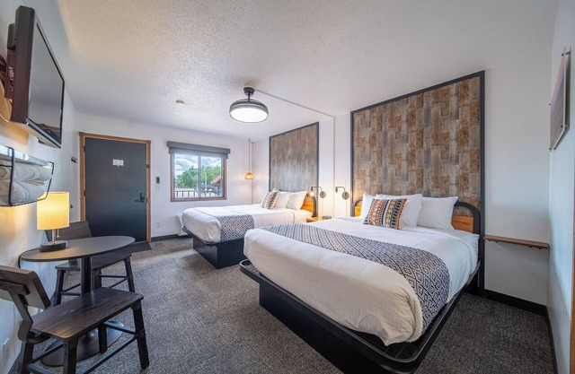 Hansen Inn & Cabins, Room, Double Queen, Ground Floor, No Pets, No Smoking