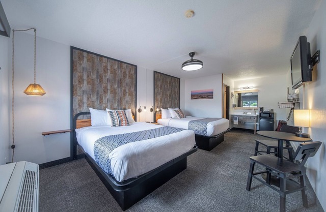 Hansen Inn & Cabins, Room, Double Queen, Ground Floor, No Pets, No Smoking