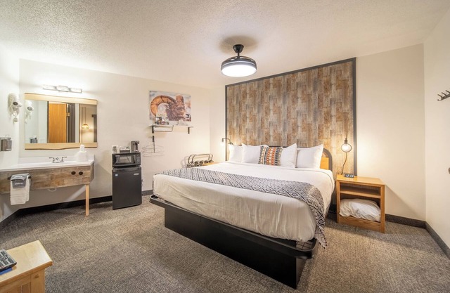 Hansen Inn & Cabins, Room, Single King, Ground Floor, Dog Friendly, No Smoking