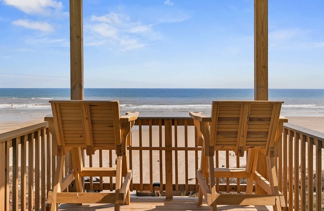 Happy Ours-Beautiful beach front condo in Surfside Beach, Texas.