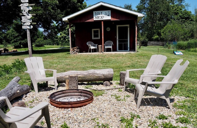 Harbor Country Farmhouse w/games, fire-pit, volleyball, badminton and more