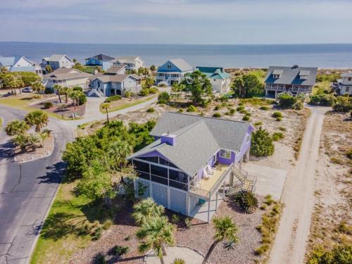 Harbor Island Family Beach Getaway - Golf Cart Included Short walk to Beach and Pool