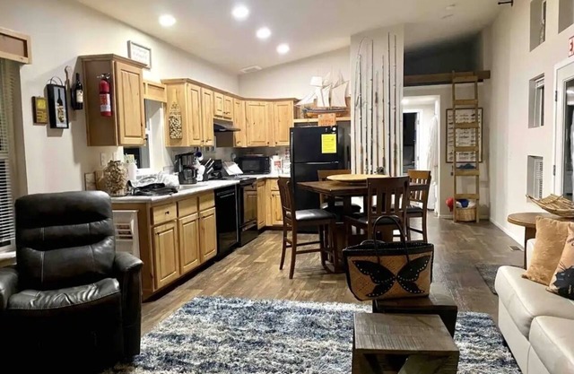 🛟🎣😎Harbor Lite 2BdrmDreamHouse +Loft! AT the PORT. Peeks of Harbor,River,Ocean!