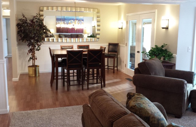 Harbor Springs Condo - Trout Creek Unit 84, spacious1700', VERY CLEAN w/Cable