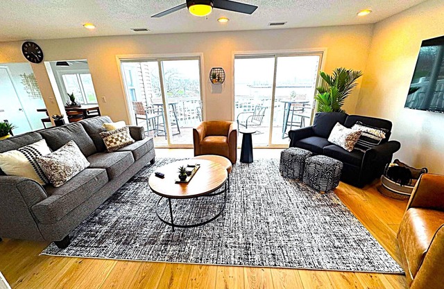 Harborview on the water-sleeps 14!