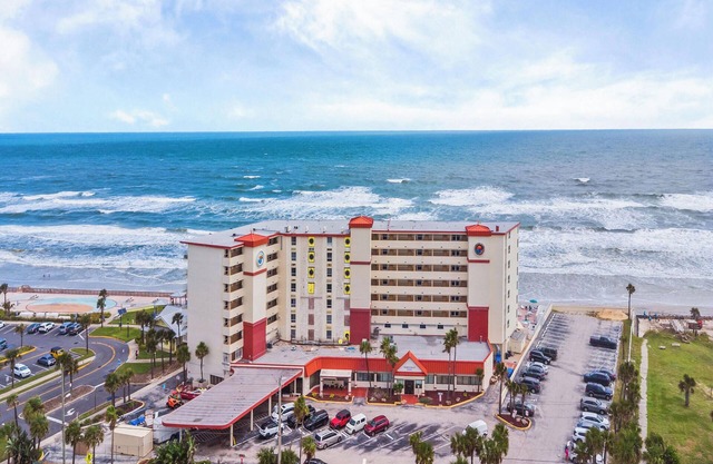 Harbour Beach Resort 705 | Oceanfront + Pool