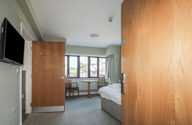 HARBOUR HAVEN AT MARINE COURT, family friendly in Littlehampton