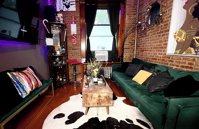 Harlem's Charm Hideaway Edgy 1-bedroom Apartment.
