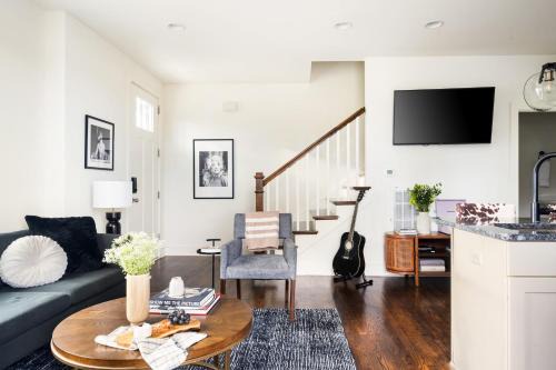 Hart Suite Buyout 2 by AvantStay Two Nashville Town Houses w Stunning Amenities Design