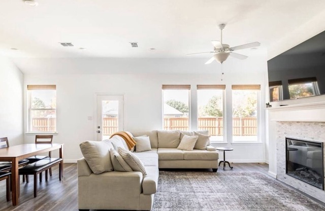 Haslet Havana~Huge Home