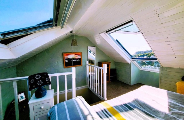 Hastings Old Town Tackleway privileged Sea Views whole house 3 beds