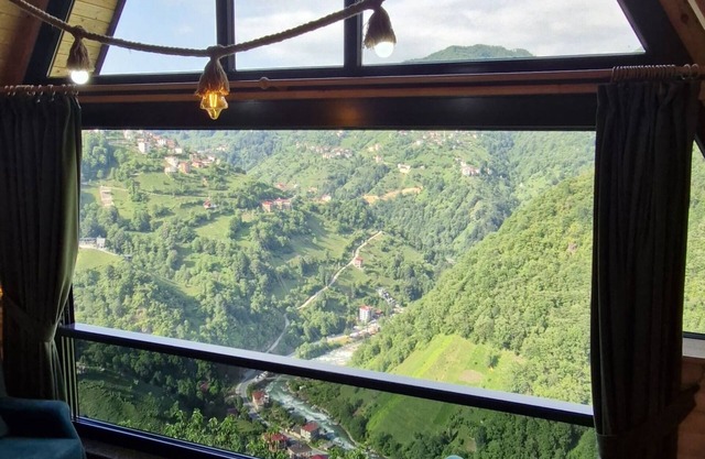 Havalı Süit Bungalov 2nMuhteşem manzaralı aile süiti. Ayder yaylasına 30 dakika.