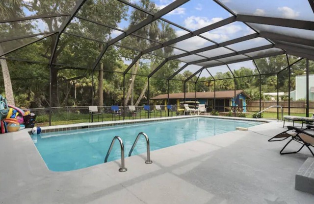 Have it all at this beautiful waterfront Homosassa home close to all amenities.