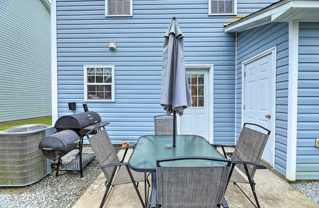 Havelock Townhome w/ Patio ~ 8 Miles to River