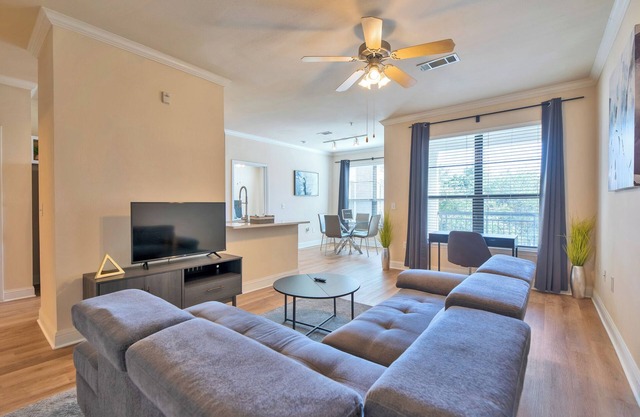 Haven With Patio + Gym & Pool and Garaged Parking