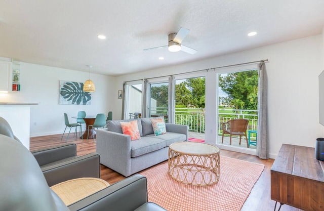 Hawaii Life Rental Presents Emmalani 423