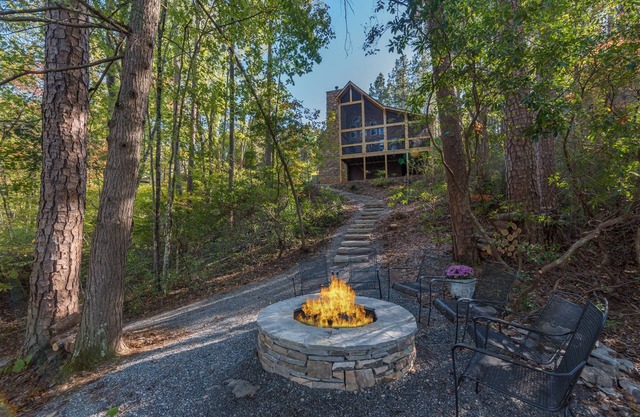 Hawk Ridge Retreat Lake Front Home Boat Rental 12 Min. to TIEC