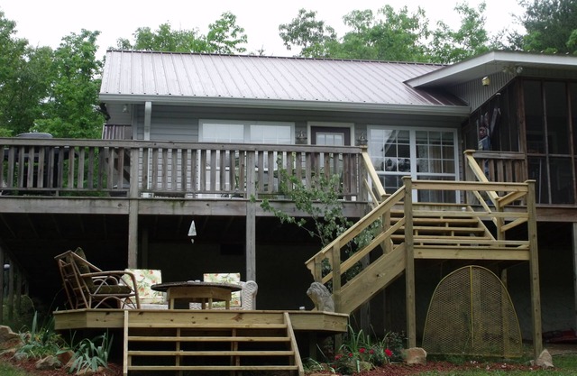 Hawk's Nest Hideaway With Creek That Runs Through This Very Private Property