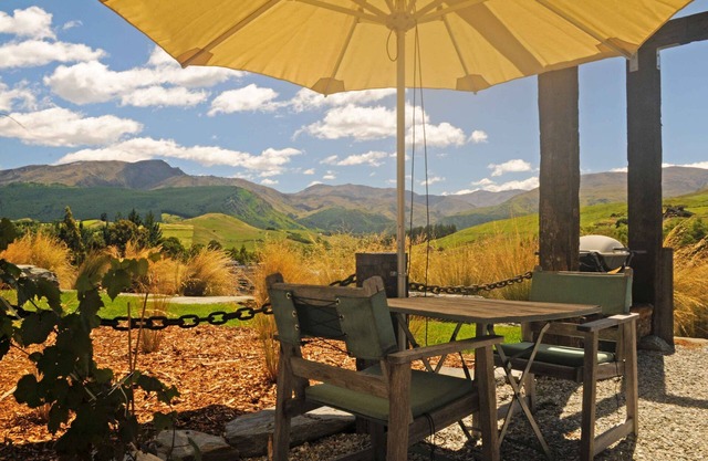 HawkRidge Honeymoon Alpine Suite - Spa Pool, Mountain views
