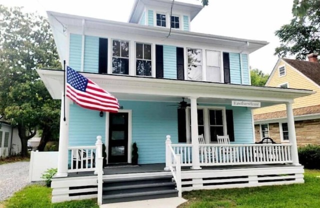 Hawthorn House Remodeled 3BR Walk to Town!