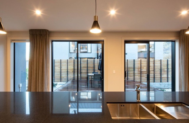 Hayes Chalet, Alpine Escape 5BR Stay