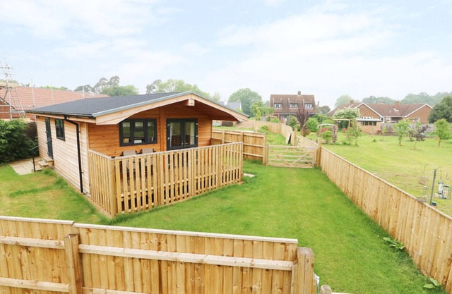 HAYFIELDS, pet friendly, character holiday cottage in Grimston