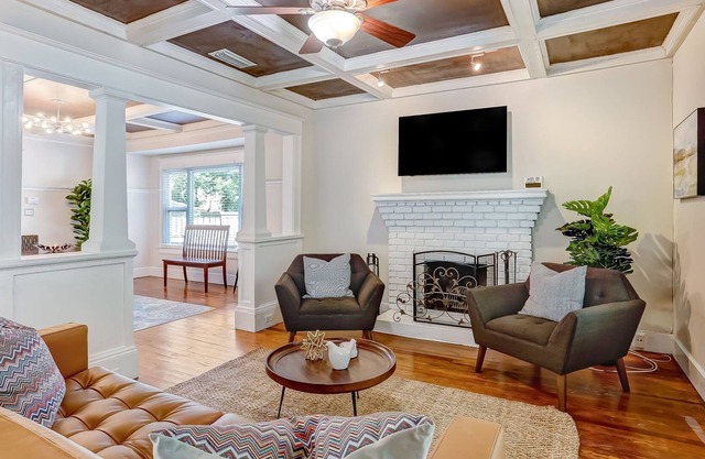 Heart of 5 points with a private pool.