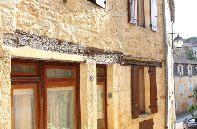 Heart of medieval beau village Belves- townhouse with terrace and garden.
