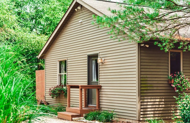 Heartland Hideaways, Cabin 1