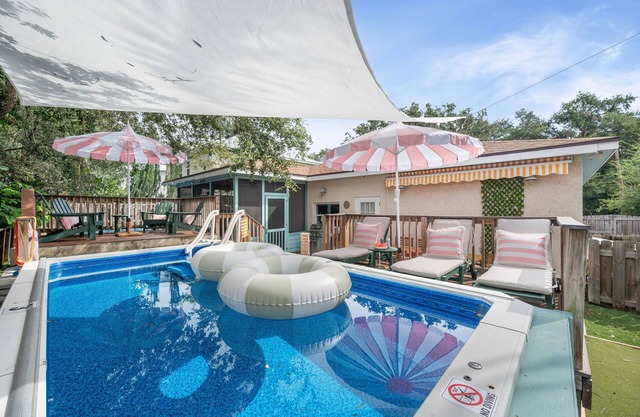 Heated Cocktail Pool, Putt Putt, Bowling, BBQ, Nintendo, Ping Pong, Pet Friendly