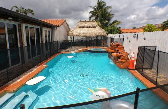 Heated Pool & Full House -Privated