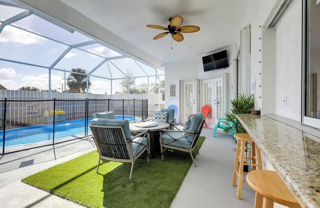 Heated Pool & Grill: Modern Port St Lucie Home