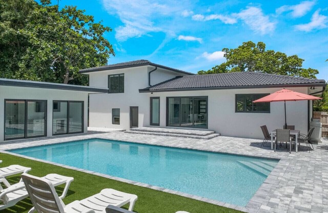 Heated Pool, Hot Tub, Pickleball & Putting Green