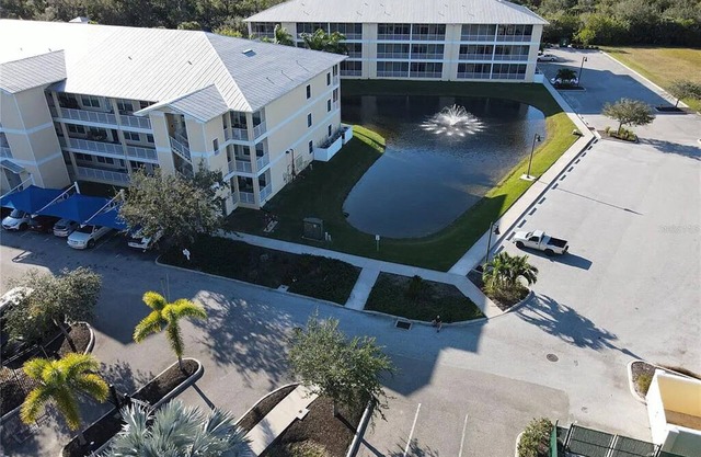 Heated pool & spa/3 bed/2 bath/gated community/Elevator/Free parking